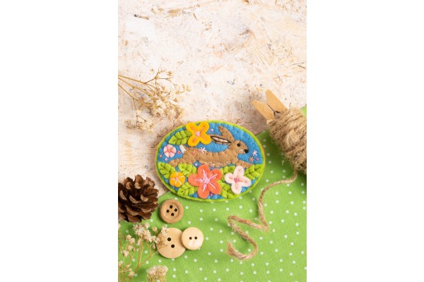 Hawthorn Handmade VITA FLOWER FELT CRAFT BROOCH KIT