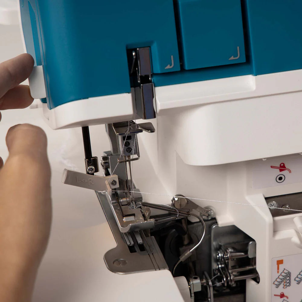 PFAFF® admire™ air 5000 Overlock Machine image 4