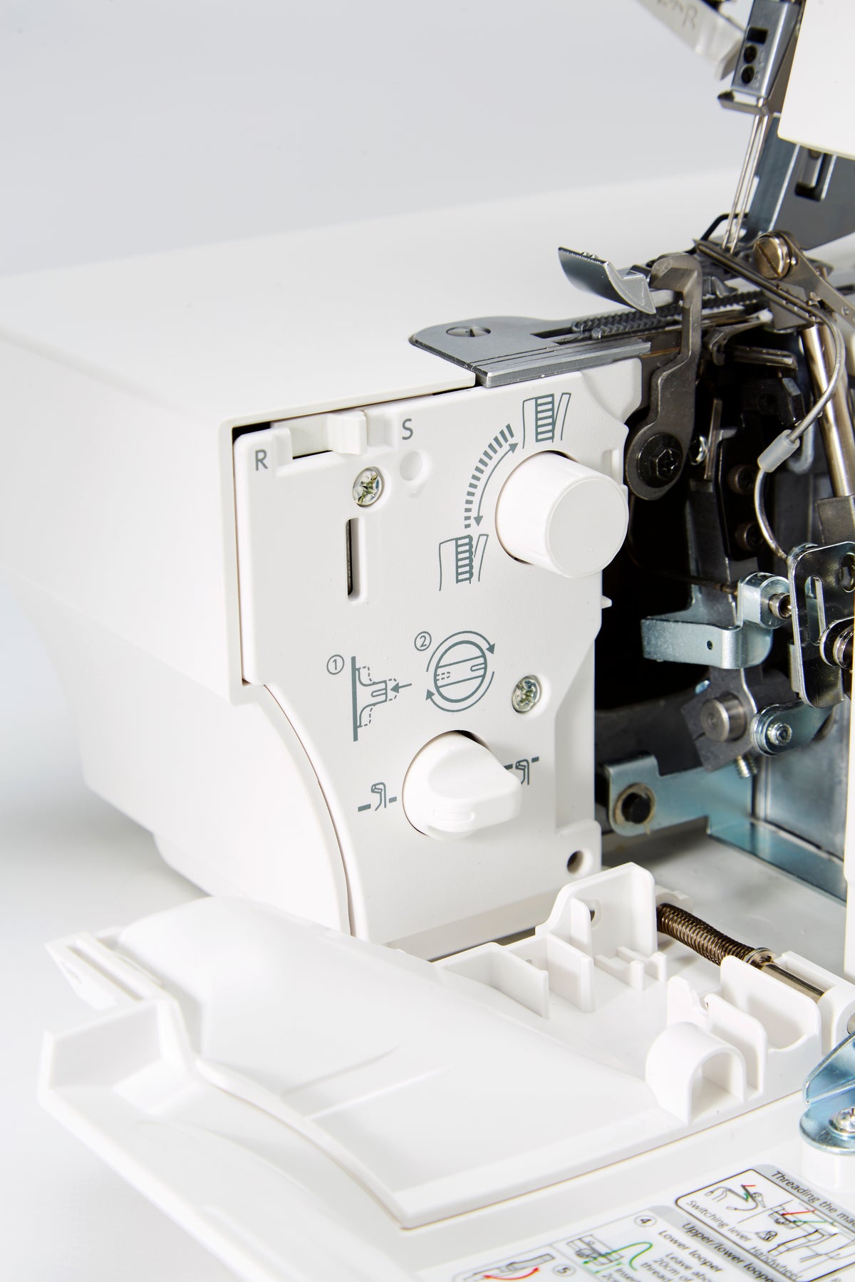 Janome AT2000D Air Thread Overlocker with 2, 3 or 4 thread overlock and rolled hem ***Special Purchase - Save £300 and Free Maderia Threads worth £40+***