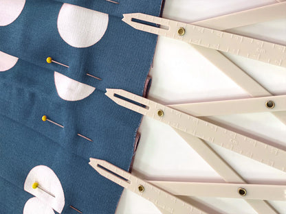 Button Hole Guide, expandable sewing measure