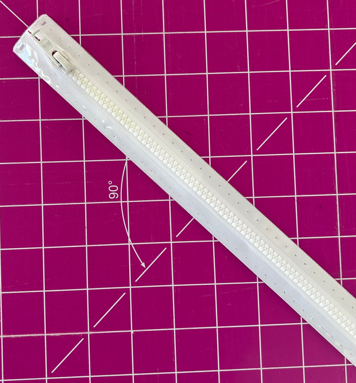 Prym Sturdy open-end zip fasteners for outdoor clothing  White zip 80cm